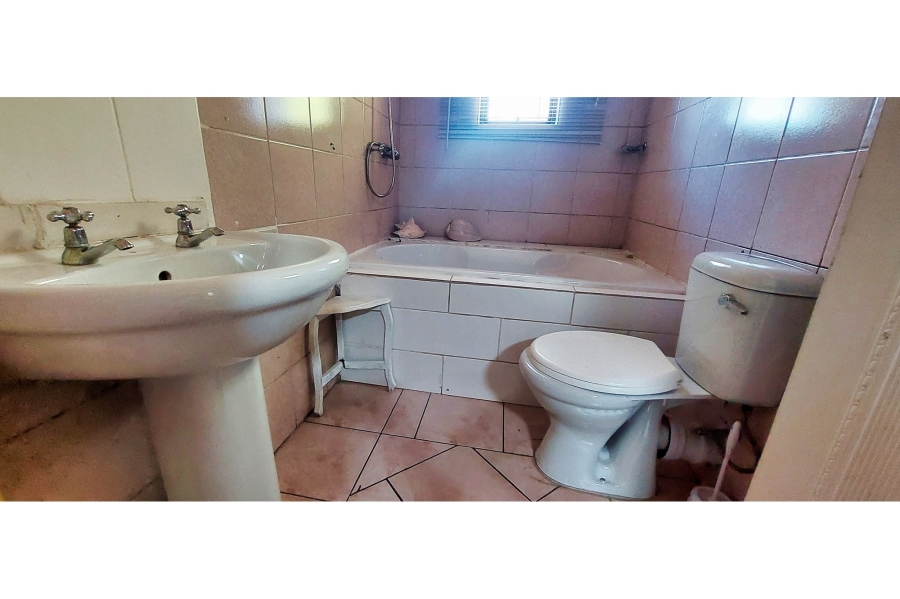 4 Bedroom Property for Sale in Bodorp Western Cape